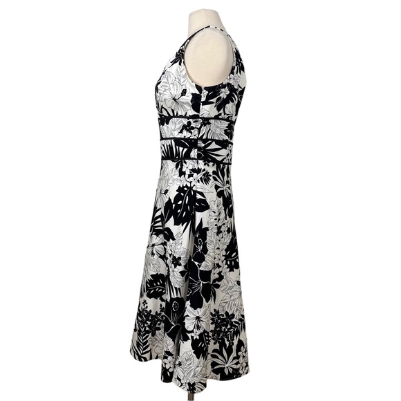 White House Black Market B&W Tropical Floral VNeck A-Line Dress Sz 12 - Picture 2 of 7
